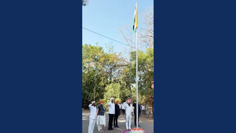 हुतात्म्यांच्या बलिदानातून साकारलेल्या 'महाराष्ट्र दिना'चा फलटणमध्ये उत्साह; आमदार सचिन पाटील यांच्या हस्ते अधिकारगृहात ध्वजारोहण