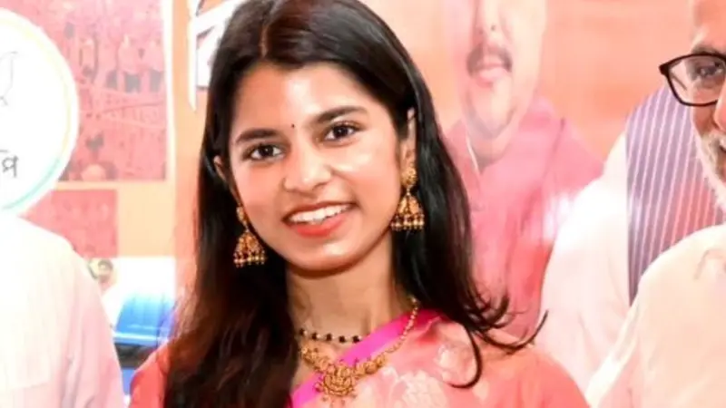 'हमें अपने कर्म पर भरोसा है...', बंगाल चुनाव को लेकर एग्जिट पोल के नतीजों पर क्या बोलीं मैथिली ठाकुर?