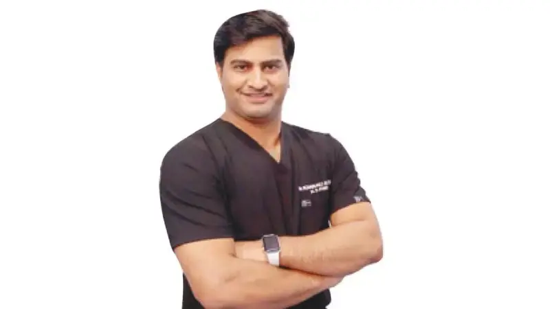 Dr Rakesh Komuravelli leads the way in robotic joint replacement