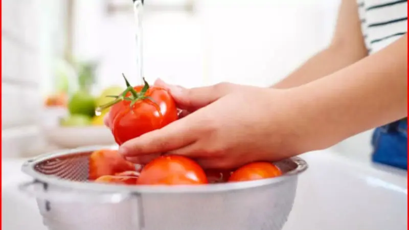 How to Remove Pesticides from Tomatoes: Stop Washing with Plain Water and Try This Simple Kitchen Trick