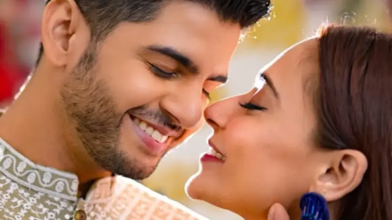 What is the age gap between Sara Khan and her second husband Krish Pathak?