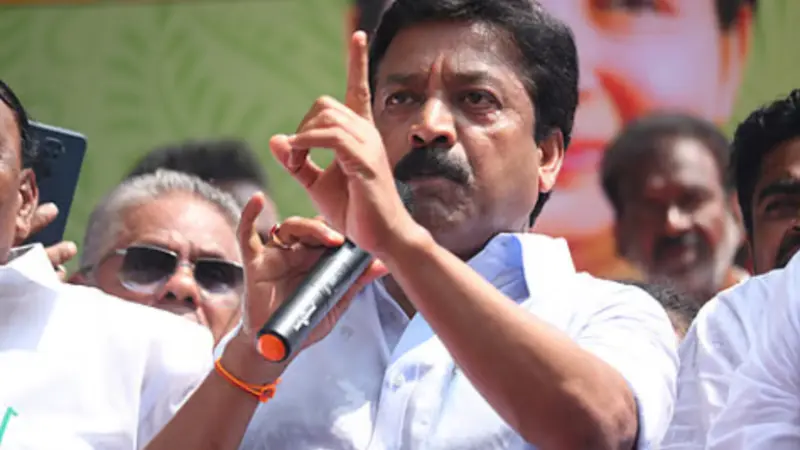 தமிழக அரசியலில் அடுத்த அதிரடி: புதுச்சேரி ரிசார்ட்டில் அதிமுக எம்.எல்.ஏ-க்கள் முகாம்!