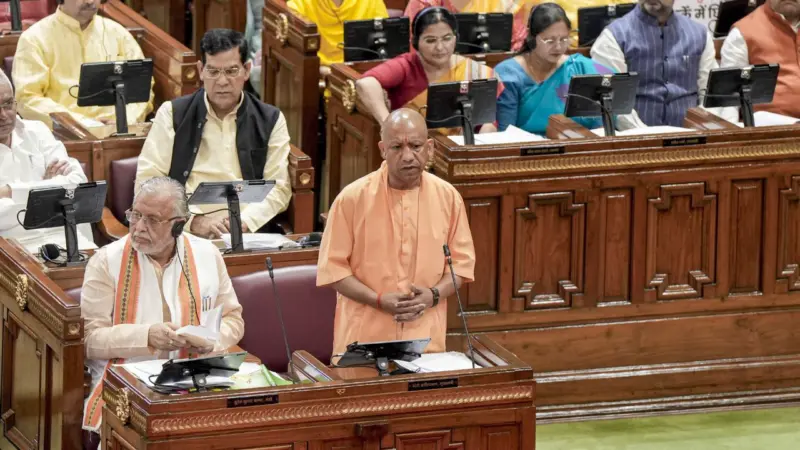 'यह सपा का आचरण है', गेस्ट हाउस कांड का जिक्र करके खूब बरसे योगी