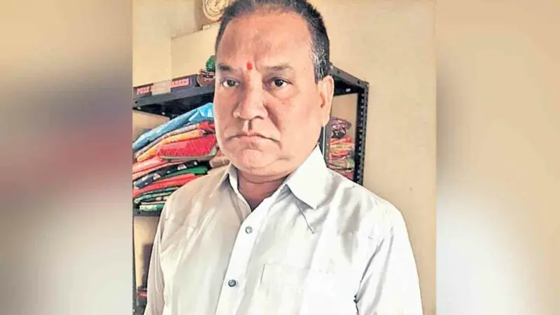 రియల్‌ వ్యాపారి ఆత్మహత్య.. కరీంనగర్‌ జిల్లా కేంద్రంలో ఘటన