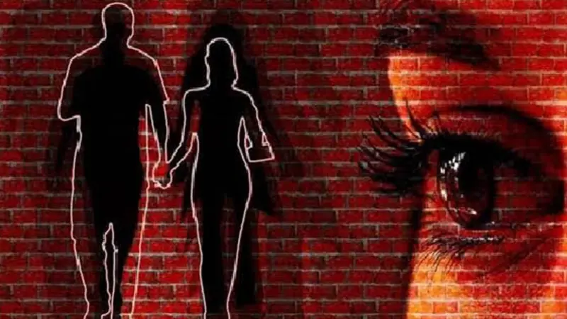 విద్యార్థిపై కన్నేసింది.. చేయకూడని పని చేసింది.. చివరికి ఈ టీచర్ గతి ఏమైందంటే..