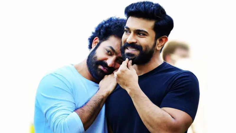 రామ్ చరణ్ vs ఎన్టీఆర్...2000 కోట్లు కొట్టేది ఎవరు...