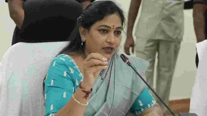 హెల్మెట్ ధరిద్దాం.. ప్రాణాలు కాపాడుకుందాం: అనిత
