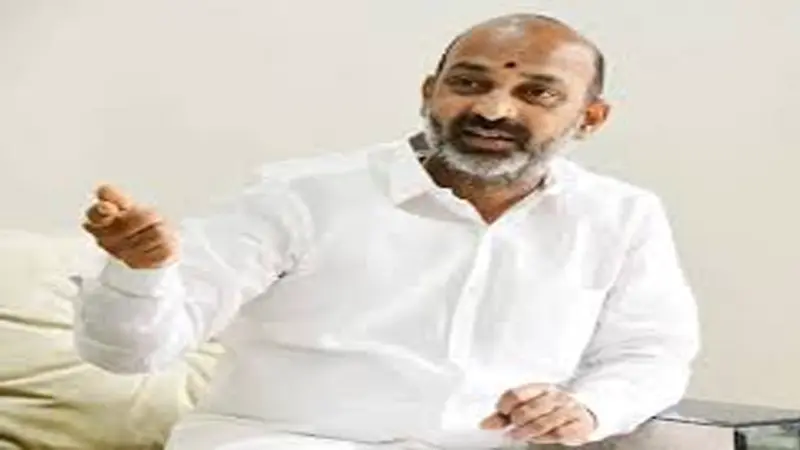 బండి సంజయ్ ని మంత్రి పదవి నుంచి తొలగించాలి: ప్రధానికి బాధితురాలి లేఖ