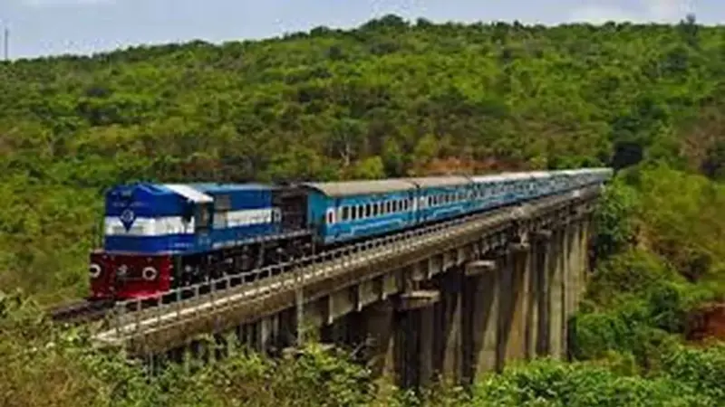 कोकण रेल्वेचे वेळापत्रक कोलमडल्याने मनस्ताप