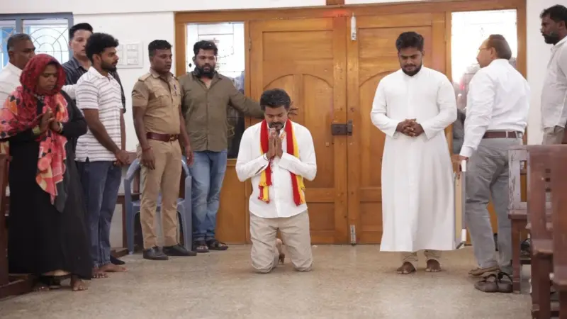 విజయ్ ఆధ్యాత్మిక పర్వం.. చర్చిలో మోకాళ్లపై నడిచి మొక్కులు