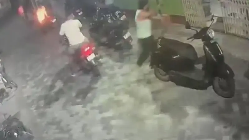 ভোটগণনার আগের রাতে নোয়াপাড়ায় গুলি