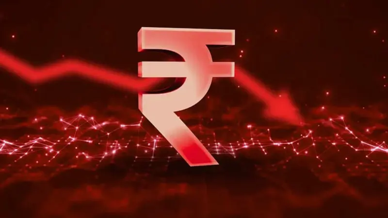 Indian Rupee: రికార్డు స్థాయిలో రూపాయి పతనం.. సామాన్యుడిపై ధరల భారం!