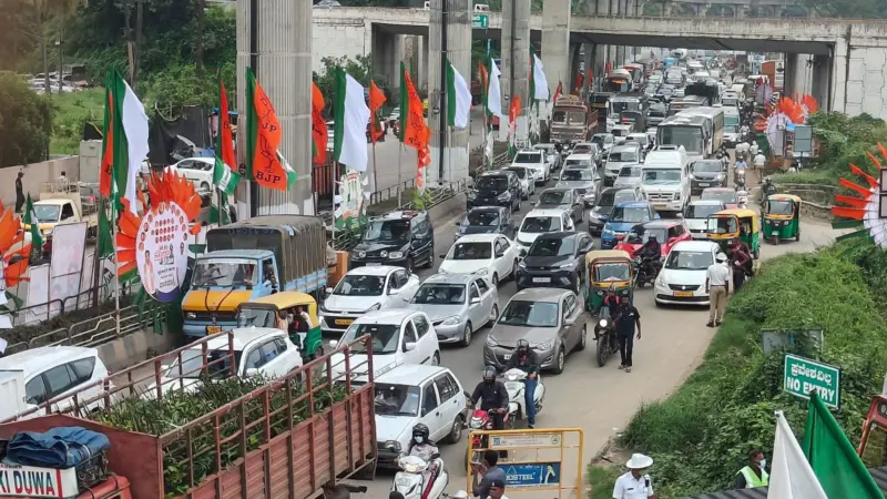 Bengaluru: BJP-JD(S) padayatra causes heavy traffic congestion on Mysuru Road, past Kengeri