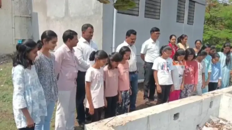 Satara News | मोबाईल सोडून हाती घेतल्या बिया! उडतरेच्या विद्यार्थ्यांचा पराक्रम; साडे सतरा लाख बियांचे संकलन
