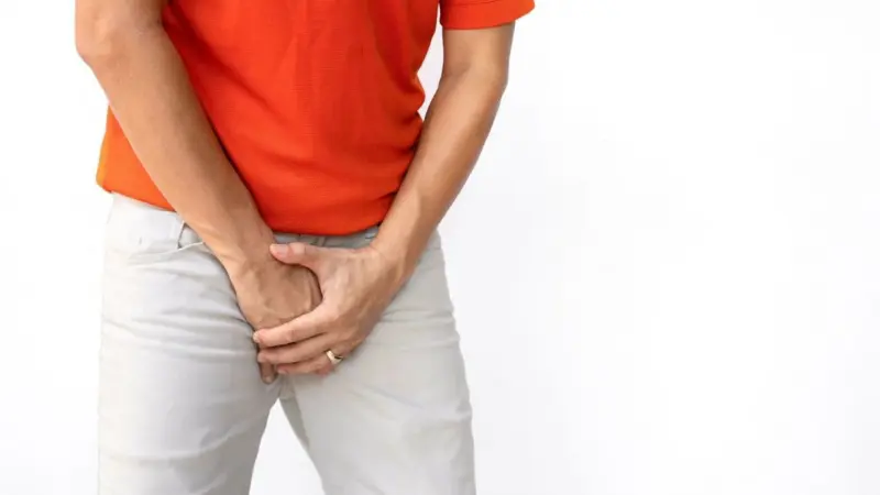 सुबह-सुबहˈ पीला यूरिन आना किस चीज का संकेत है? एक्सपर्ट से जानें