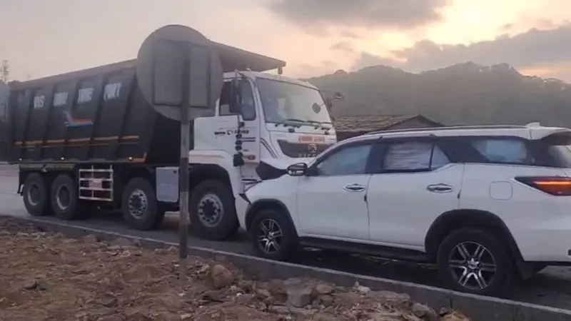 Palghar Accident: अनर्थ टळला! भाजप खासदाराच्या गाडीचा भीषण अपघात, डंपरची धडक;  चालक जखमी