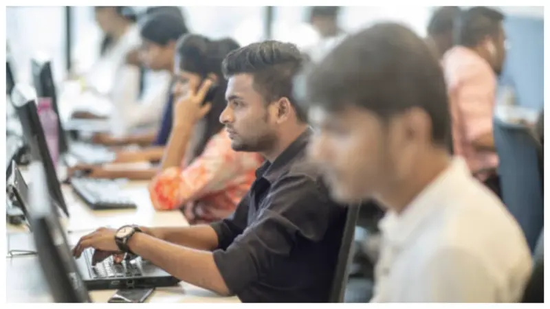 "டிகிரி முடித்தவர்களுக்கு வங்கி வேலை. 104 காலிப்பணியிடங்கள். ஏப்ரல் 16 தான் கடைசி தேதி. உடனே அப்ளை பண்ணுங்க!"