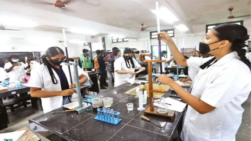 ఇక ఇంటర్ ఫస్టియర్ లోనూ ప్రాక్టికల్ పరీక్షలు
