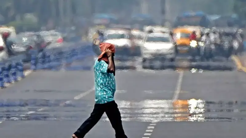 Delhi Heatwave Hits Early: 43°C Alert, Poor Air Adds Double Trouble