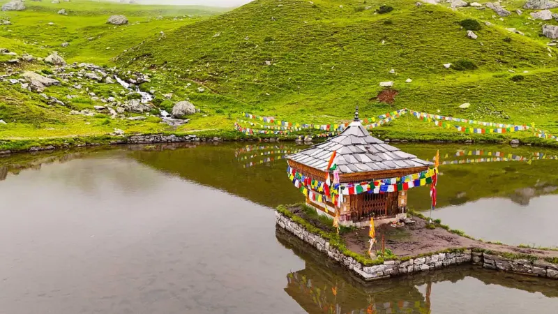 அதிசயம் நிறைந்த யுல்லா காண்டா கிருஷ்ணர் கோவில் மலையேற்றம்!