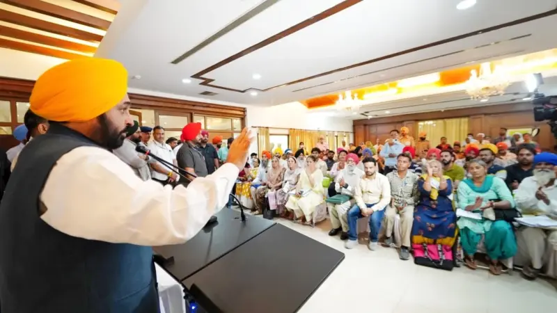 ਮੁੱਖ ਮੰਤਰੀ ਵੱਲੋਂ ਆਪਣੀ ਕਿਸਮ ਦੇ ਪਹਿਲੇ ਨਿਵੇਕਲੇ ਪ੍ਰੋਗਰਾਮ 'ਲੋਕ ਮਿਲਣੀ' ਦੀ ਸ਼ੁਰੂਆਤ