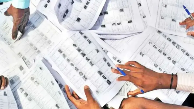 Bengal SIR: बंगाल में 90 लाख से ज्यादा मतदाता वोटर लिस्ट से बाहर, EC ने जारी किया जिलेवार डेटा