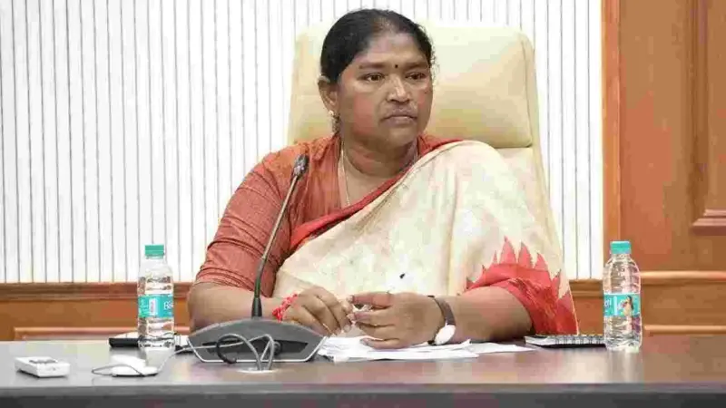పిల్లల దత్తత విషయంలో తల్లిదండ్రులు జాగ్రత్త: మంత్రి సీతక్క