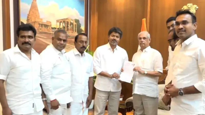 ವಿಜಯ್'ಗೆ ಸಂಖ್ಯಾಬಲದ ಅಡ್ಡಿ: ರಾಜ್ಯಪಾಲರ ಪವರ್ ಏನು, ಸುಪ್ರೀಂಕೋರ್ಟ್ ಅಂದು ಚಾಟಿ ಬೀಸಿದ್ದು ಏನಕ್ಕೆ?