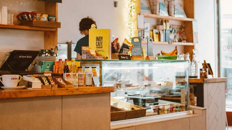 How to effectively go cafe hopping without experiencing food fatigue?