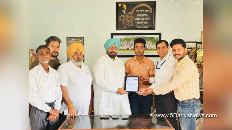 ਜਨਗਣਨਾ 2027 ਦੇ ਸਵੈ-ਗਣਨਾ ਪੜਾਅ ਦਾ ਬਾਕਰਪੁਰ ਵਿਖੇ ਕੁਲਜੀਤ ਸਿੰਘ ਰੰਧਾਵਾ ਵੱਲੋਂ ਆਪਣੀ ਜਾਣਕਾਰੀ ਪੋਰਟਲ ਤੇ ਭਰ ਕੇ ਸ਼ੁਰੂਆਤ