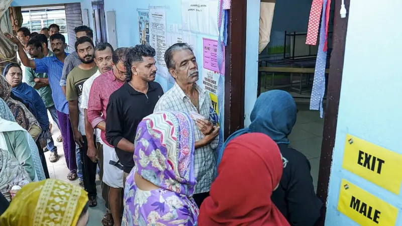 Kerala Assembly Elections 2026 | Strong room in Kozhikode with EVMs was opened, UDF alleges