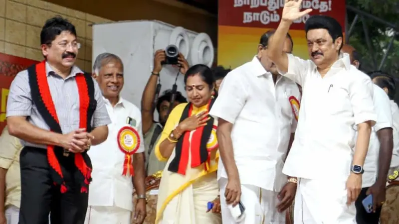 తమిళనాడులో డీఎంకే.. బెంగాల్‌లో బీజేపీ?