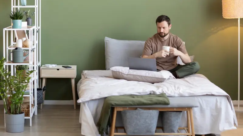 5 Bedroom Habits Secretly Inviting Financial Problems According To Vastu