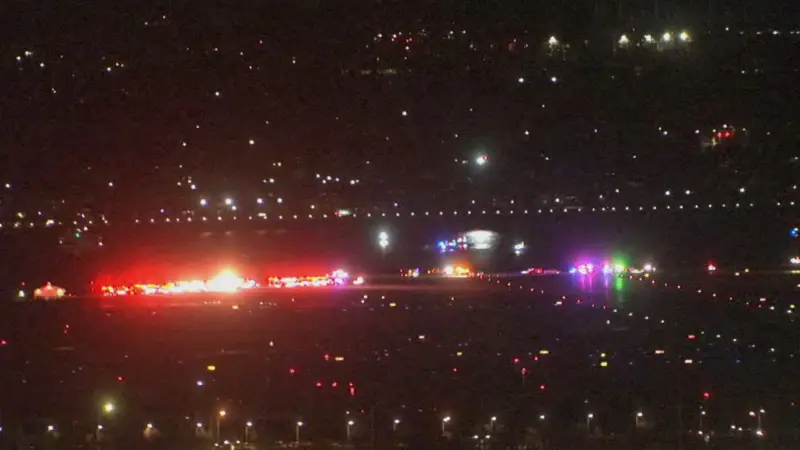 3 Soldiers On Board As UH-60 Black Hawk Crashes At Reagan National Airport