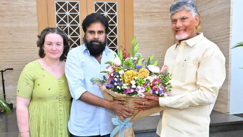 పవన్ కళ్యాణ్ కోసం హైదరాబాద్‌కు సీఎం చంద్రబాబు నాయుడు