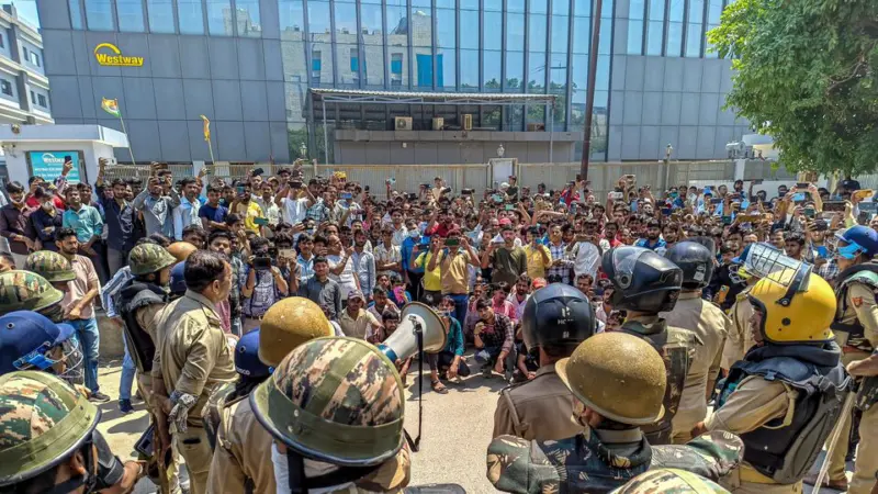 Noida factory hub stalls as workers reject wage hike offer | Dailyhunt