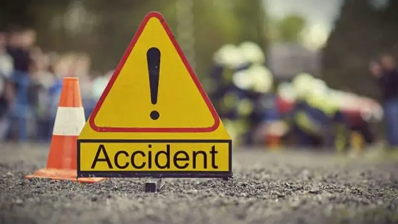 Shahjahanpur: पांचाल घाट जा रही 60 यात्रियों से भरी बस पलटने से हड़कंप, 25 घायल