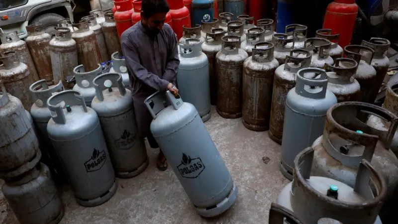 Karachi residents in crisis as authorities cut gas unannounced