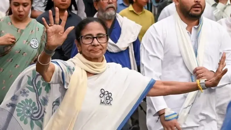 'আমরাই আসছি, ২০০ পার!' গণনার আগে কর্মীদের টোটকা মমতার, শেয়ার বাজার নিয়ে বিস্ফোরক দাবি