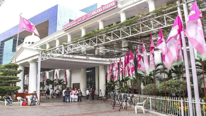 Telangana Bhavan:  తెలంగాణ భవన్‌ ను ముట్టడించిన ఉద్యమకారులు...ఉద్రిక్తత