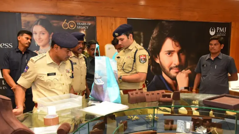 కరీంనగర్‌ దోపిడీ కేసు.. పోలీసుల చేతిలో  161 తులాలు