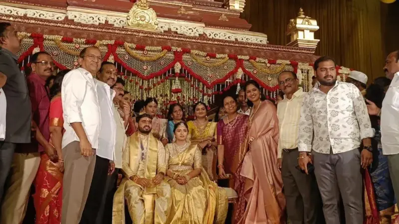 వివాహ వేడుకకు హాజరైన ఎమ్మెల్యే బండారు శ్రావణ శ్రీ