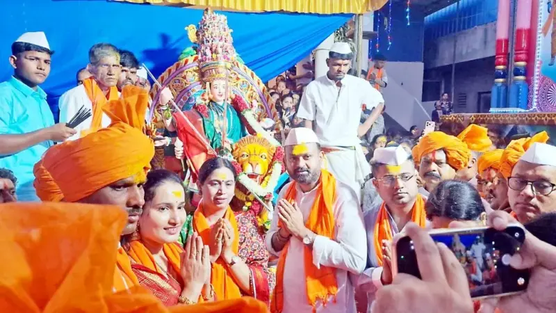 श्री महालक्ष्मी देवीची जल्लोषात मिरवणूक