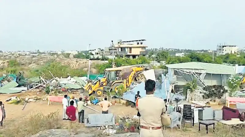 రూ.50 కోట్ల ప్రభుత్వ భూమి స్వాధీనం