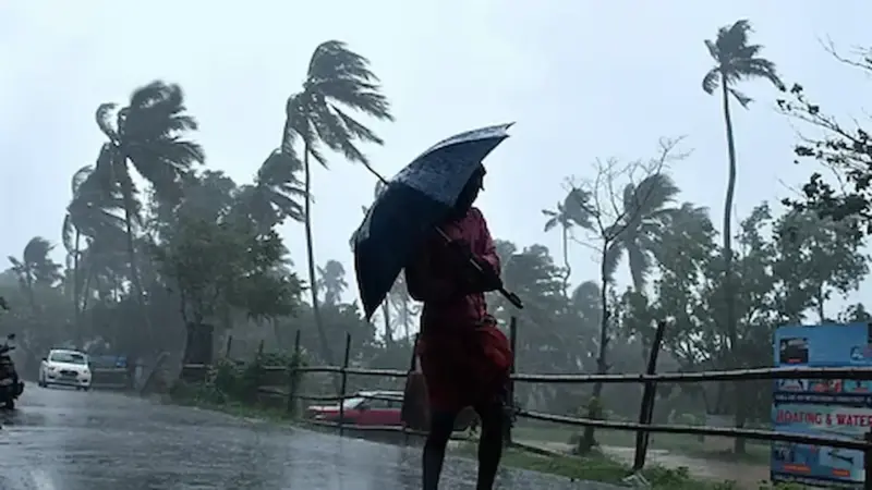 అల్పపీడనం ప్రభావంతో తెలుగు రాష్ట్రాలకు భారీ వర్ష సూచన.