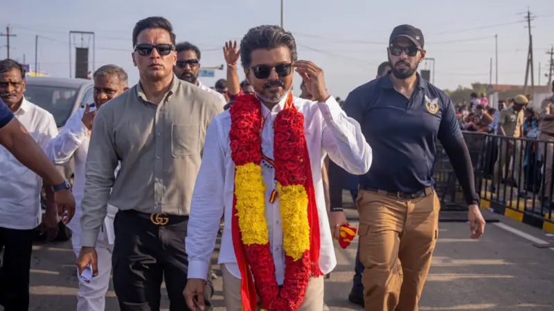 அவிநாசியில் விஜய் ரோடு ஷோ- கொங்கு மண்டலத்தில் த.வெ.க-வின் பிரம்மாண்ட தேர்தல் பிரச்சாரம்