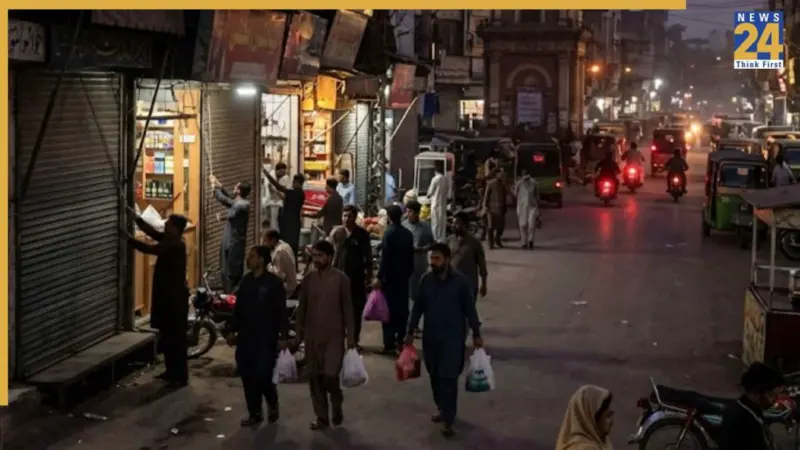 'Lockdown' in Pakistan? Shahbaz Sharif govt enforces strict 8 pm closure for., bankrupt nation takes shocking steps due to.