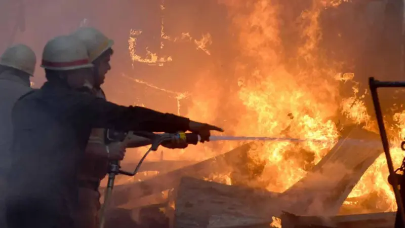 Massive Fire in Kolkata's Topsia Building Kills 2, Several Critically Injured