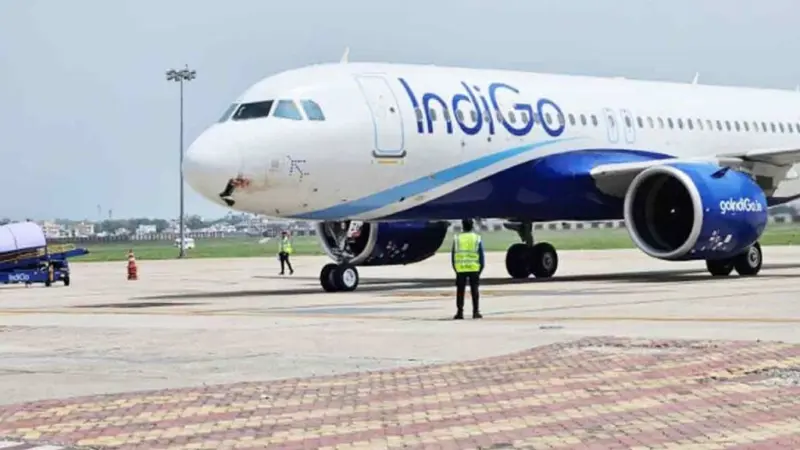 Indigo: టేకాఫ్‌ తర్వాత షాక్.. ఇండిగో విమానం ఎమర్జెన్సీ ల్యాండింగ్.!