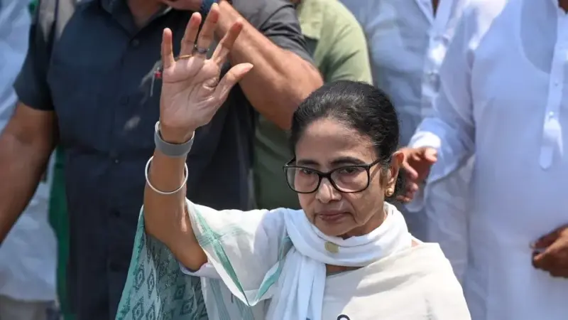 Mamata Banerjee Assets and Education। মমতার সম্পত্তি কমল ৫ বছরে! হাতে ৭৫,৭০০ টাকা, কত গয়না আছে? শিক্ষাগত যোগ্যতা কী?
